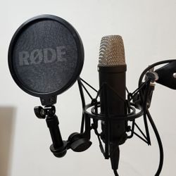 Complete RØDE NT1 Set + Stand + Sound Card