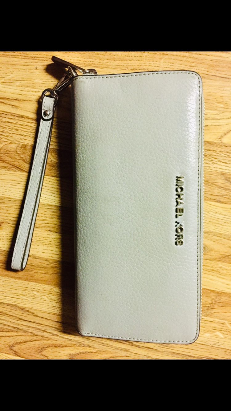 MICHAEL KORS - Saffiano Leather Continental Wallet