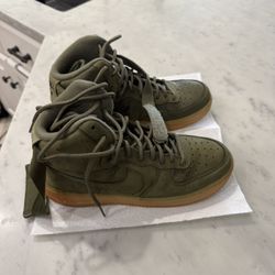 Nike Hightop Shoes Army Green Size 6Y