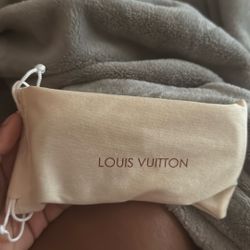 Lv Glasses Black 