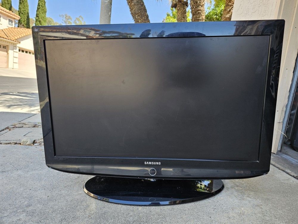 Samsung LN-T375HA 37" 720p HD LCD Television READ