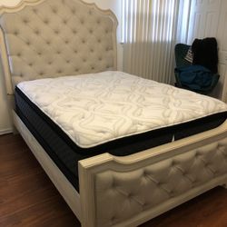 Queen Bed, Dresser w/Mirror 
