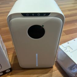 Dehumidifier for small places (new in package)