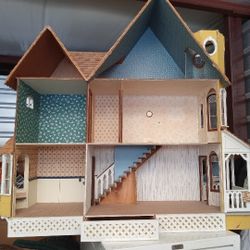 Vintage Dollhouse 