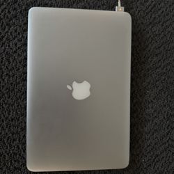 MacBook Air 13inch (2014)