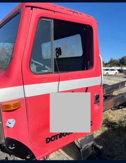 1997 International 4700 For Parts (prices in description)