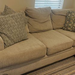 Free Sofa (Rooms To Go) 6 Cushions 