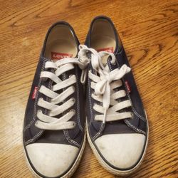 Cute Levi’s Canvas Lace Up Shoes 