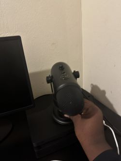 Selling Skeptic Monitor Blue Yeti Mic Ps4 Slim And Ps4