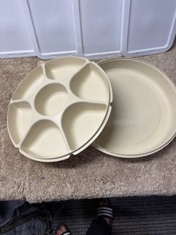 Tupperware Round Plastic Divided Serving Tray with Lid