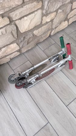 Razor Kick Scooters – Set of Two