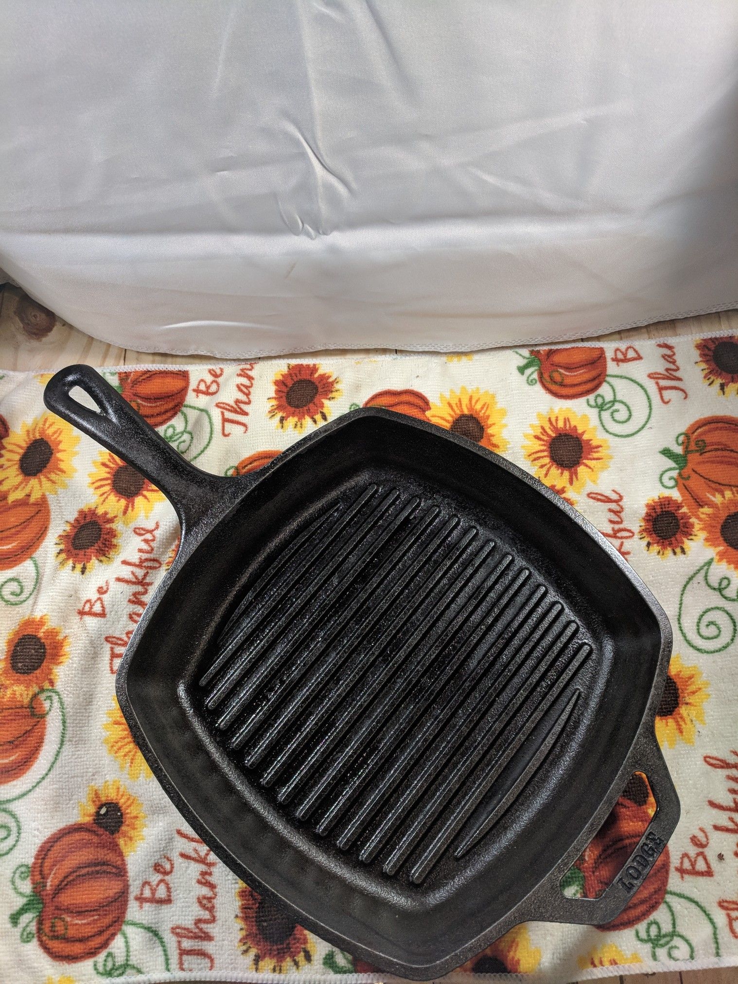 Lodge Cast Iron 10.-inch Square Grill Pan