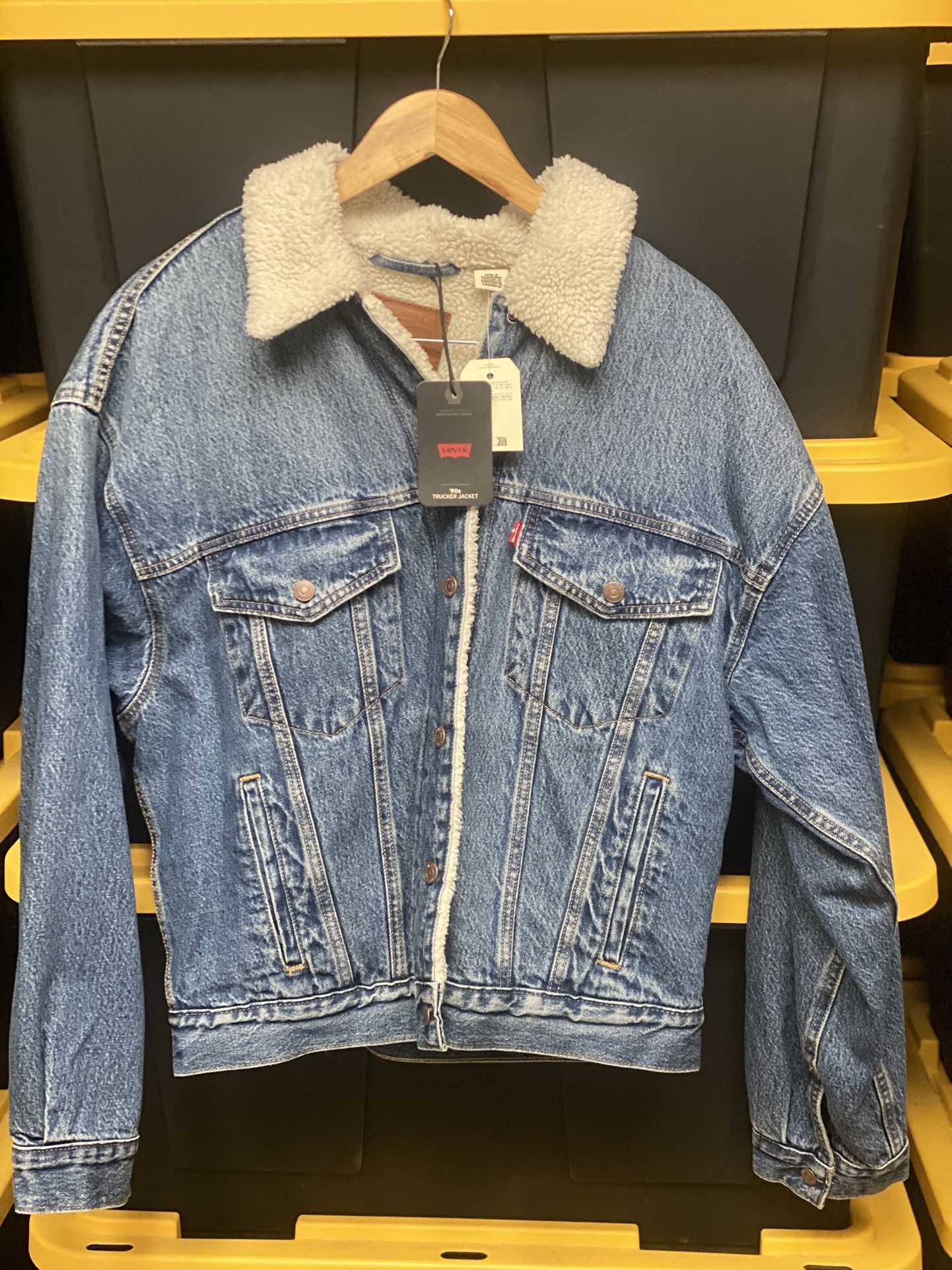 Brand New Women’s Levi 90’s Trucker Jacket - Size L