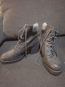 Mia Boots women's size 10
