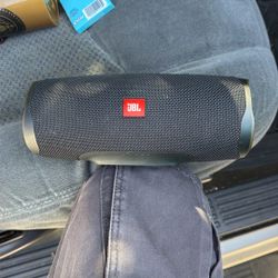JBL Charge 4