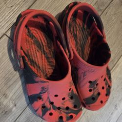 Crocs Classic Clog - Marbled Red / Black J3/ women 6