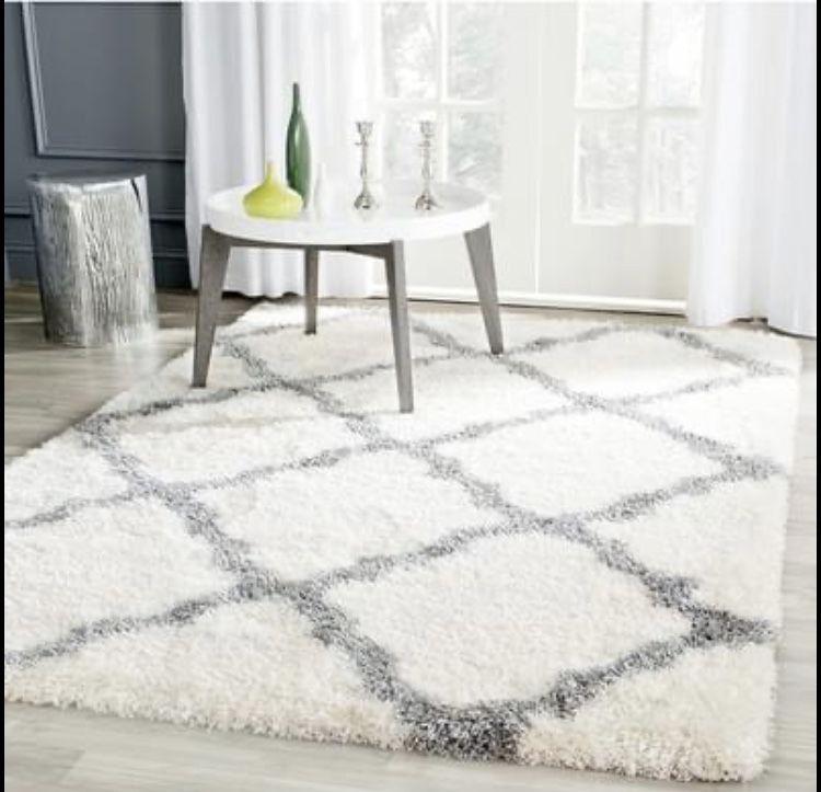 SAFAVIEH Montreal Shag Collection SGM866B Trellis Non-Shedding Living Room Bedroom Dining Room Entryway Plush 2-inch Thick Area Rug, 5'3" x 7'6", Ivor