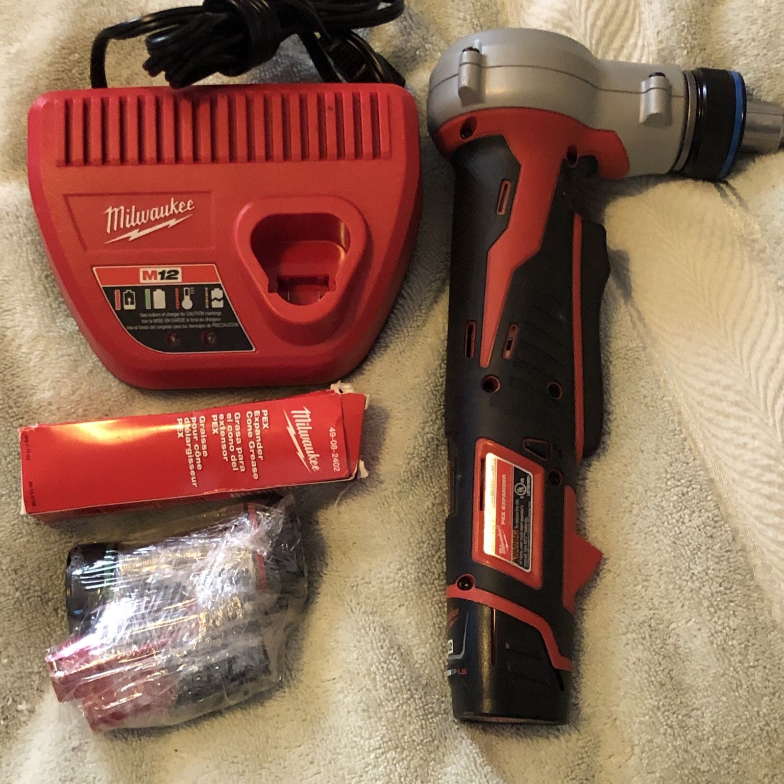 MILWAUKEE M12 ™ PROPEX® EXPANDER W/ 1/2"-1" RAPID SEAL™ PROPEX® EXPANDER HEADS