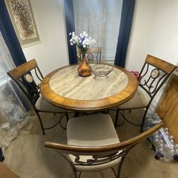 Round Dinning Room Table 