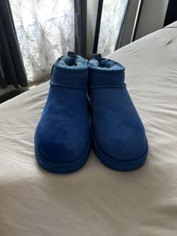 UGGS (blue short cut)