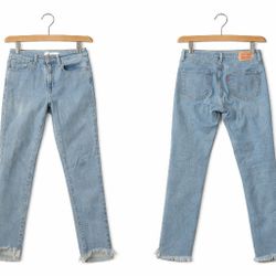 Levi’s Light Wash Denim Jeans – Size 27
