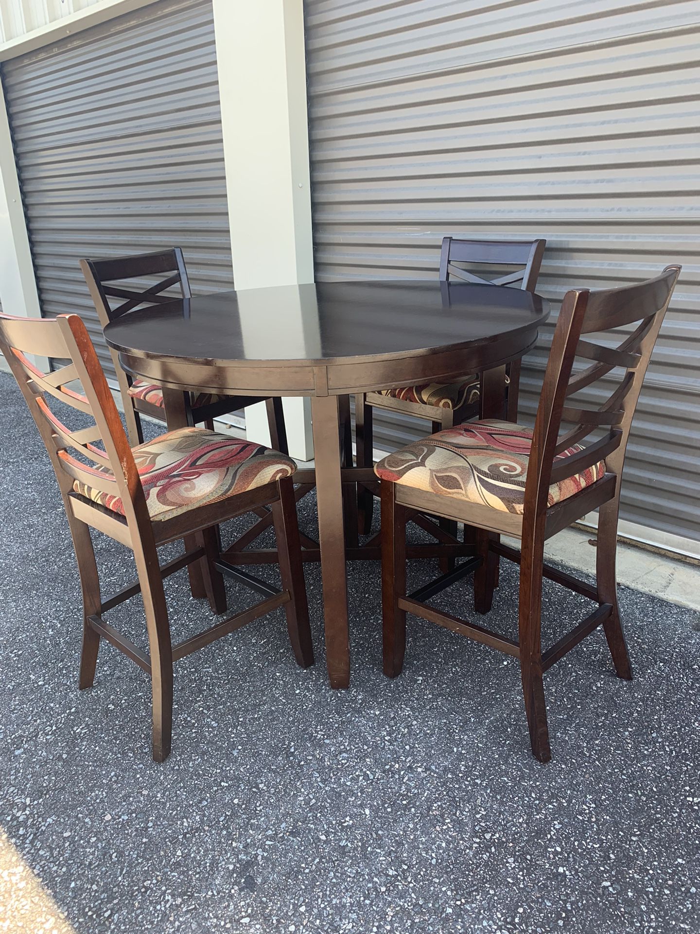 Dining Table & 4 Chairs - Delivery Available!