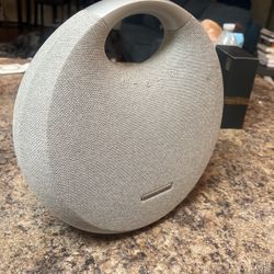 Harmon Kardon Onyx Speaker