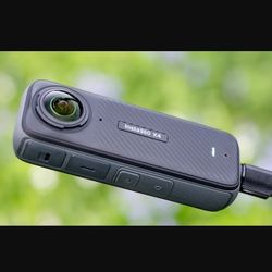 Insta 360 X4