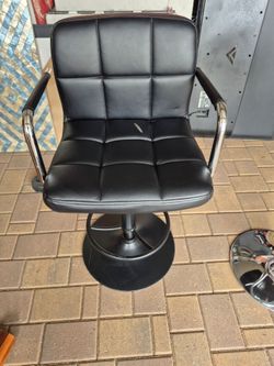 One piece - swivel adjustable height bar Stool, please see all the pictures for details and measurements