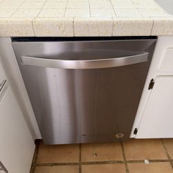 Whirlpool Dishwasher 