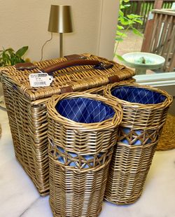 Picnic Basket Beautiful new never used classic wine & cheese 