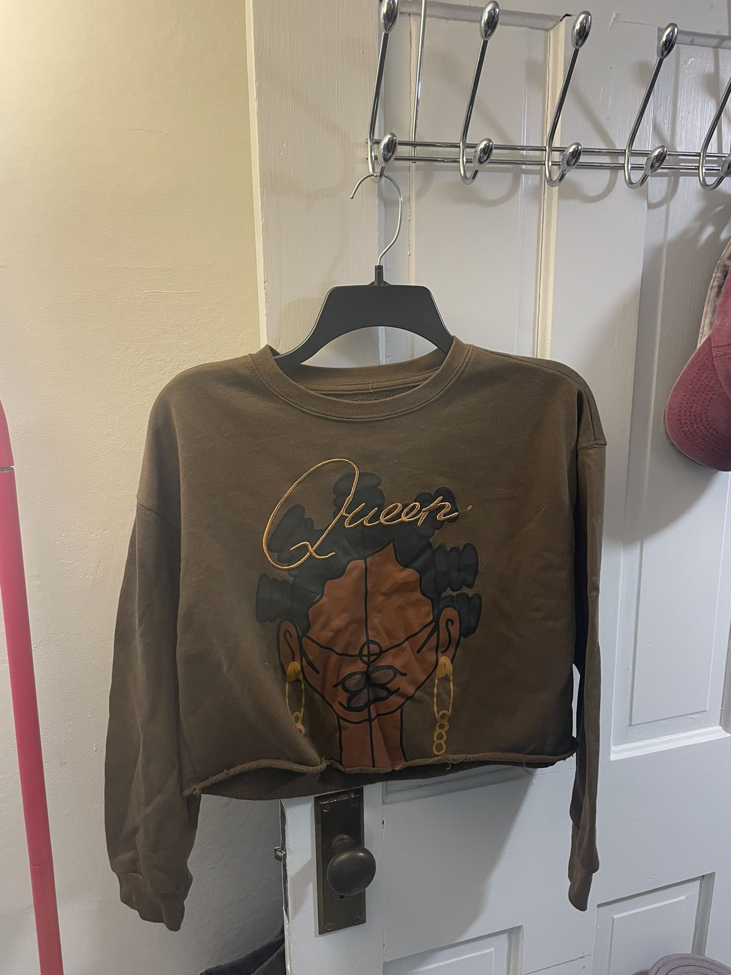 Brown Queen crop Sweatshirt