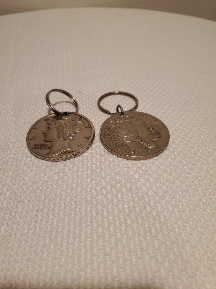 Vintage Coin πͺ Key π/necklace Chain β.