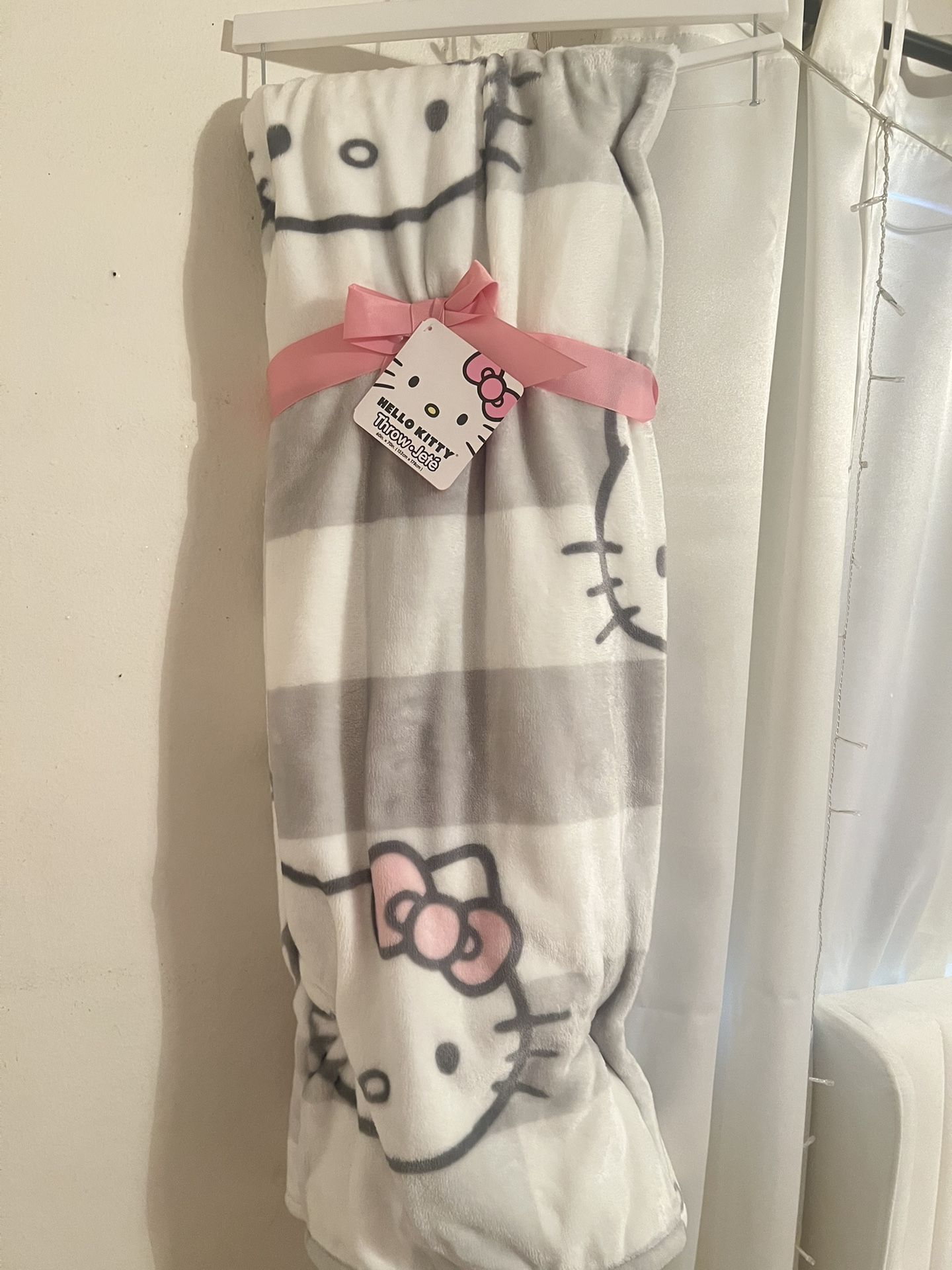 Hello Kitty Throw