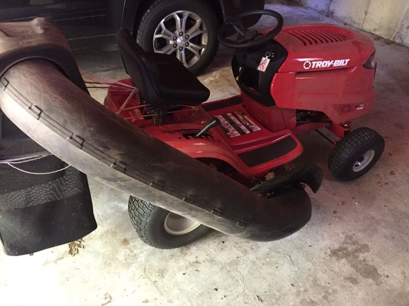 Troy bilt pony riding lawn mower with bagger for Sale in Littleton, MA OfferUp