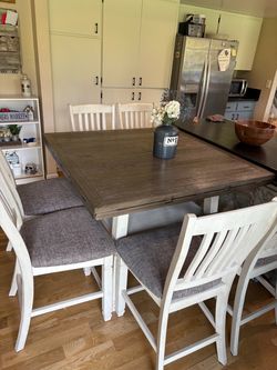 Dining table / kitchen table / with chairs