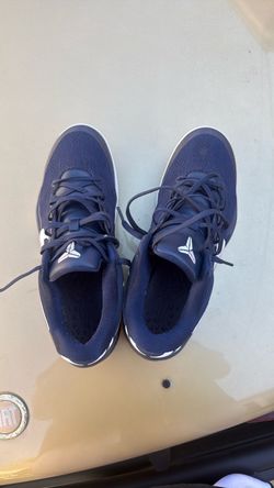 Nike Kobe Low-Top Basketball Sneakers