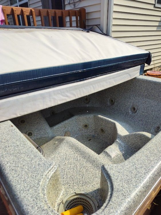 Free Hot Tub: Ready for a New Owner and a Quick Fix