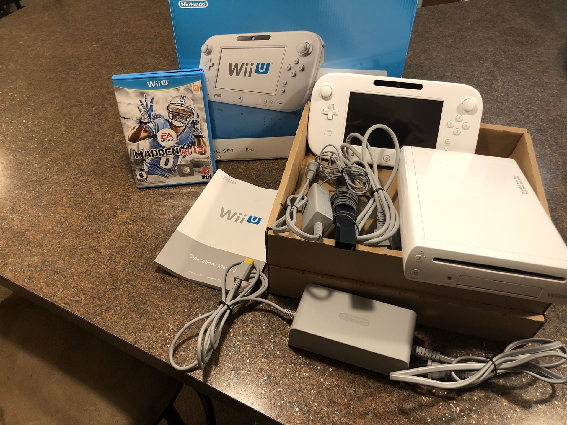 Nintendo Wii U Basic Set 8G White (Madden Game Included)