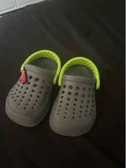Boys shoes size 6-7c