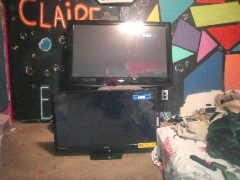 2 Sanyo Tvs 50" And 32"