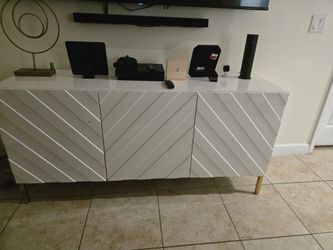 TV STAND AND COFFE3 TABLE SET