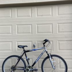 Diamondback Outlook Mountain Bike – 26” Wheels – 21-Speed – Aluminum Frame Men’s Bicycle