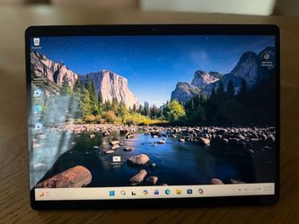 Microsoft Surface Pro 9 13” (256GB SSD, Intel Core i5