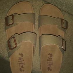 Woman's sandles! Size 7! Like New!.