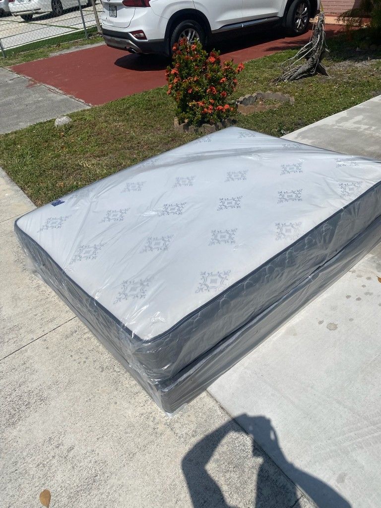 NEW QUEEN REGULAR MATTRESS AND BOX SPRING-2pcs