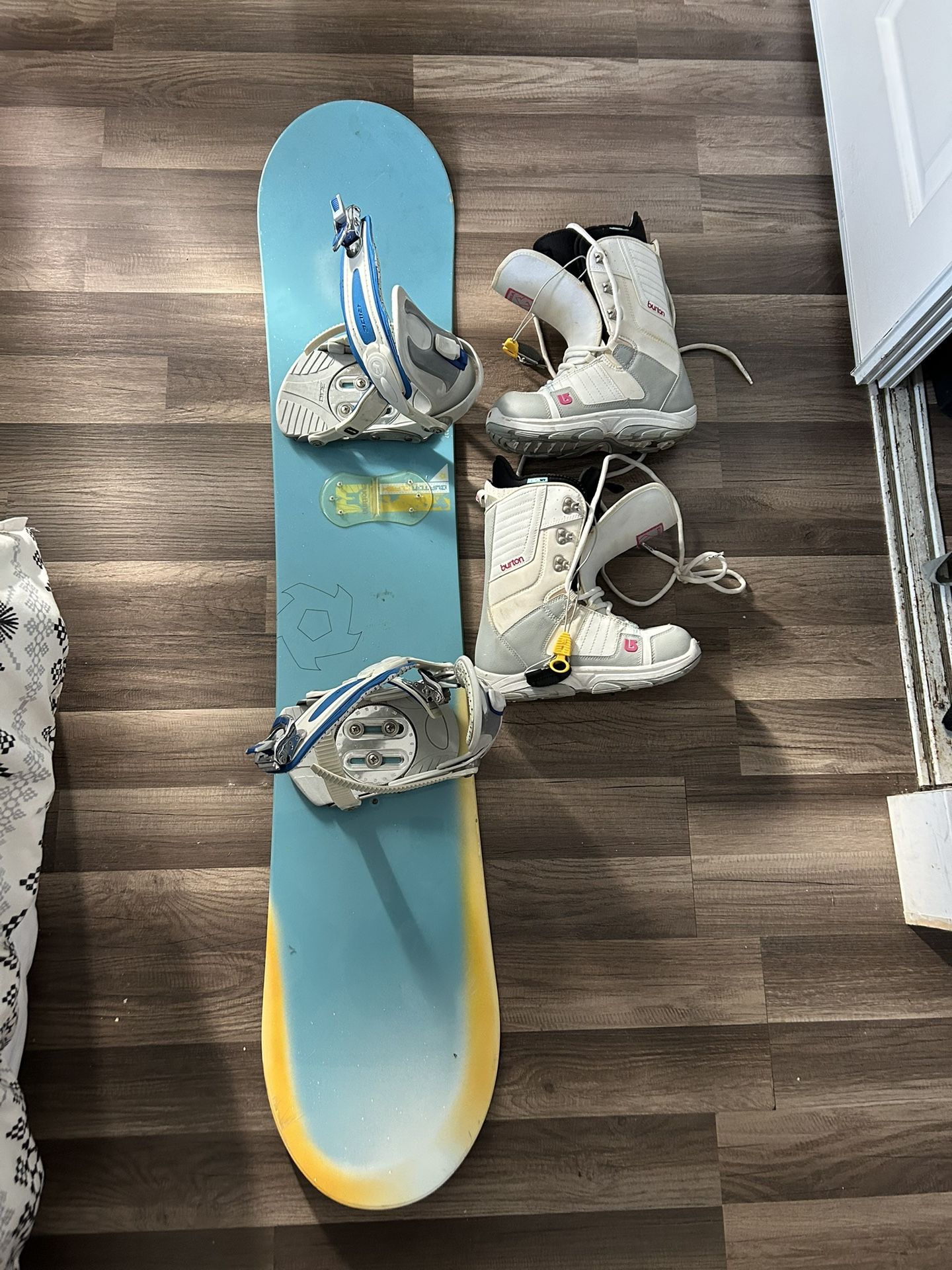 Burton Women’s Snowboard Complete Set
