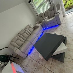 LOVESEAT AND SOFA/ ELECTRIC RECLINER