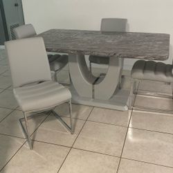 Dining Room Table 
