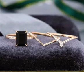 3 piece Gold Onyx Emerald Diamond ring